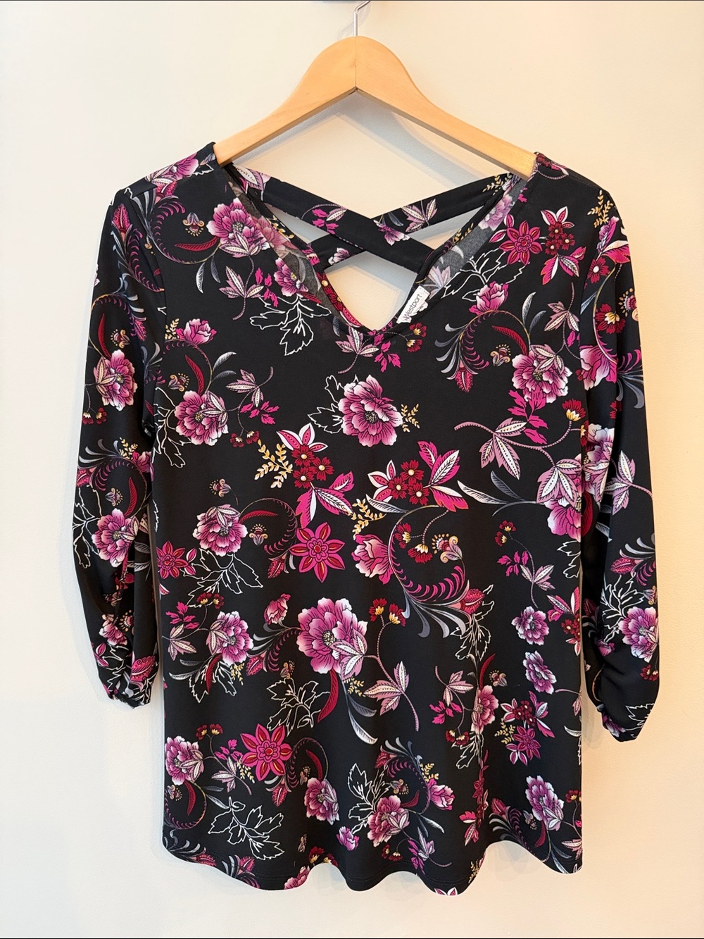 Westport Black Floral Sleeveless Top with Pink Accents Size Medium